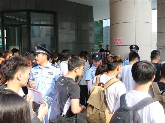 高考再提醒:未通过身份验证别慌张,可先入考场