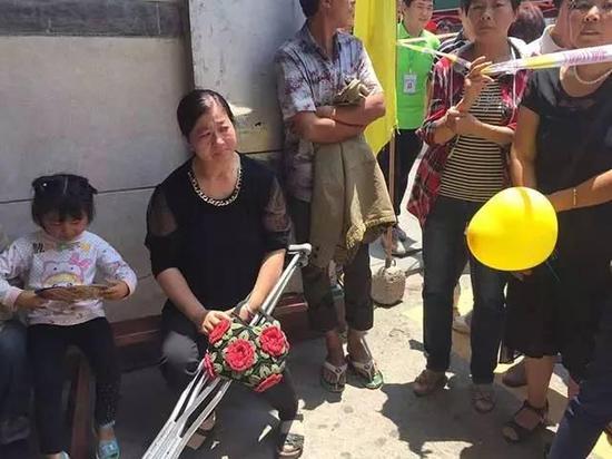 驻马店一高考考生认考场途中被撞失忆 仍参加