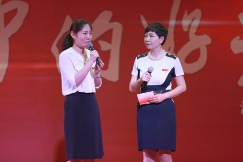 公共教学部陈菁老师(左)