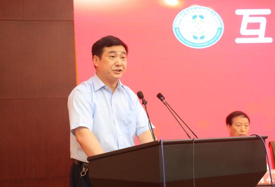 河南省卫计委党组副书记、副主任,郑大一附院院长阚全程致欢迎词