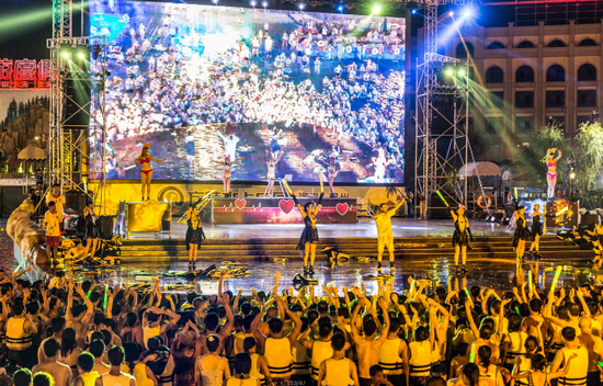 热剧唱作才子汪苏泷 唱响郑州方特音乐节