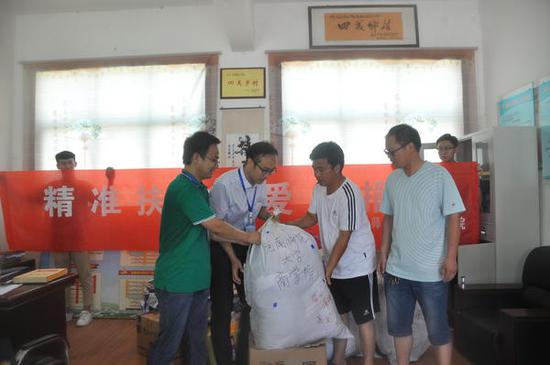 河南师大学子走进封丘持续助力扶贫攻坚