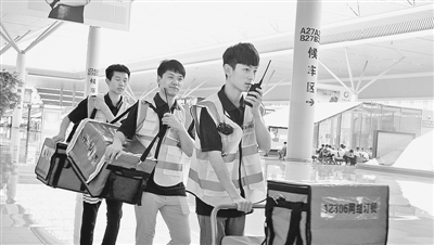 高铁网上订餐首日 郑州东站首份订单是烩面(图