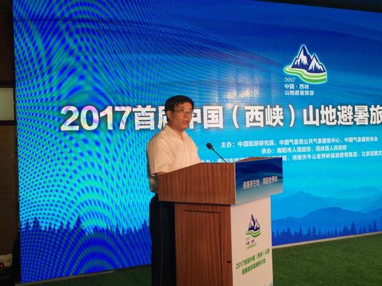中国气象局公共气象服务中心、中国气象服务协会会长孙健同志致辞。