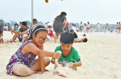 不用去海边 河南这个地方也能享受沙滩日光浴