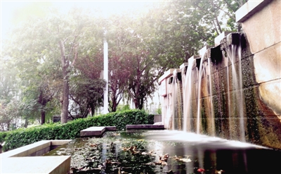 鄭東新區濕地公園西南角瀑布景觀