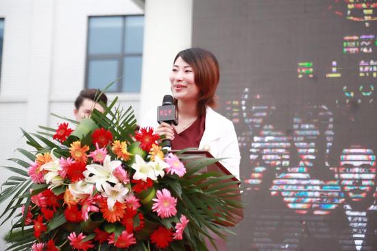 万茗堂洛阳呼叫中心总经理刘娟女士致辞