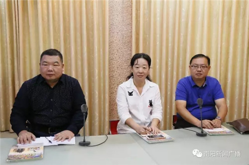 卧龙区副区长吴增阔带队值班《行风热线》节目