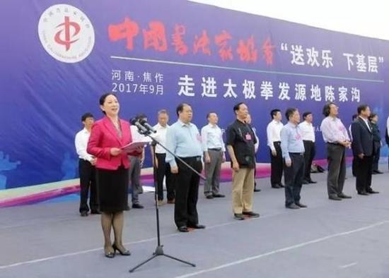 市委常委、统战部长杨娅辉主持仪式