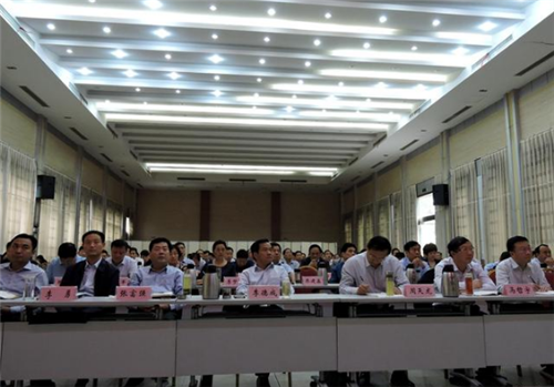 唐河县委中心组举行宪法大讲堂专题报告会