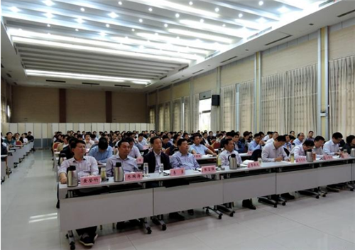 唐河县委中心组举行宪法大讲堂专题报告会