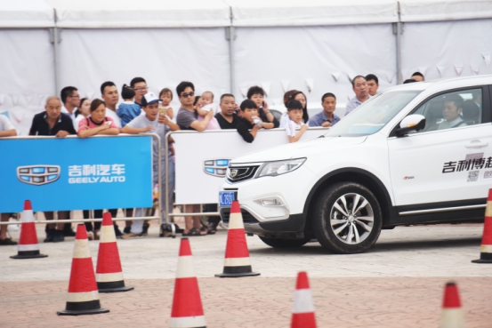 【动态试乘体验,极致性能深入人心】