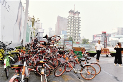 二七广场 郑报融媒记者 马健 图