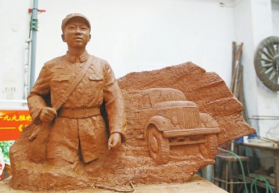 雷锋主题创作成果展示会在郑州西区举行