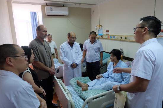 美专家高度评价河南省中医院骨关节手术
