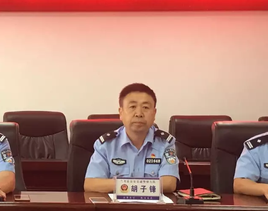 副大队长胡子峰宣读了“兰考县公安交警大队安保战时纪律条例”