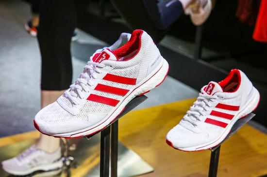 adidas 2017北马限定款跑鞋