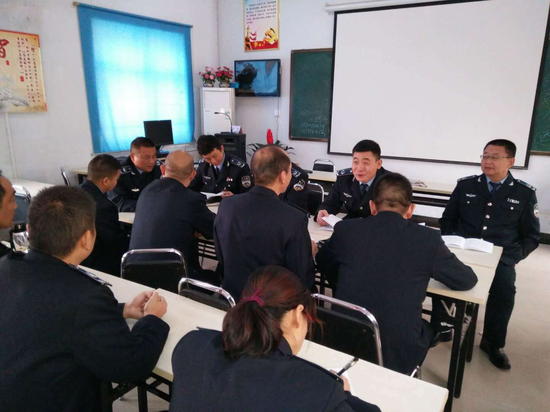 中原区城市管理综合执法局第一党支部组织学习