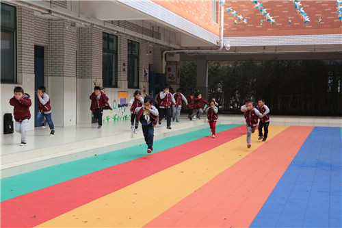 郑州市实验小学举行消防安全演练