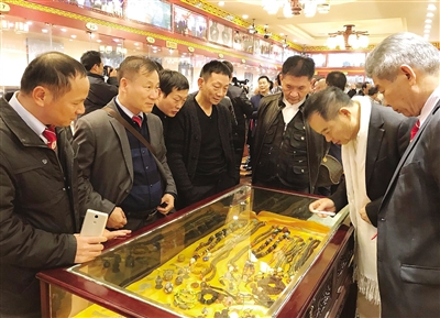 阅读历史品享文化