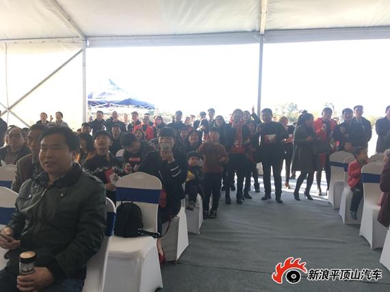 到场客户参与摇一摇赢大奖游戏
