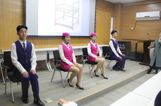 郑州经开区六一小学开展教师文明礼仪培训