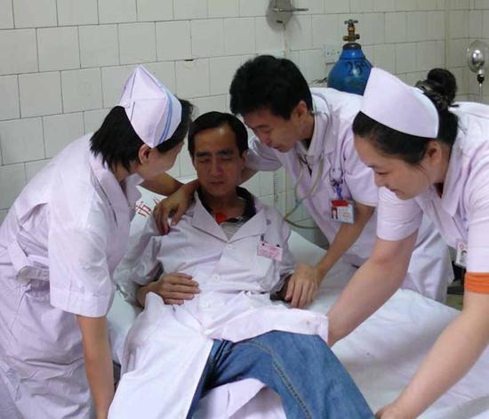 骨科医师刘东文病倒在岗位上