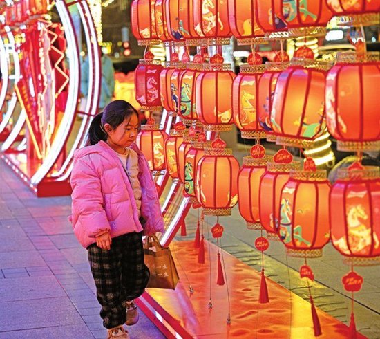 花园路与农科路交叉口东南角——马年灯光长廊