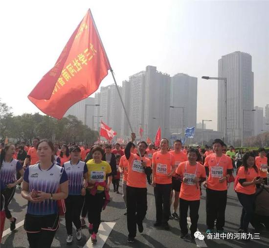 賽場上隊員奮勇爭先