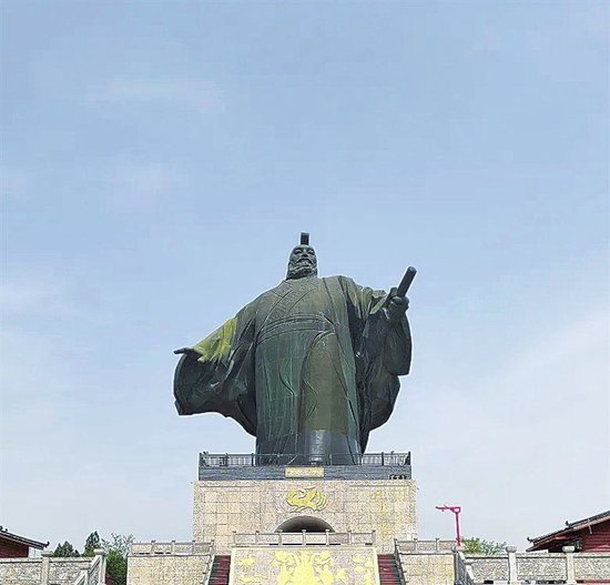 豫鲁苏皖四省交界处 河南小镇藏有亚洲最高帝王铜像