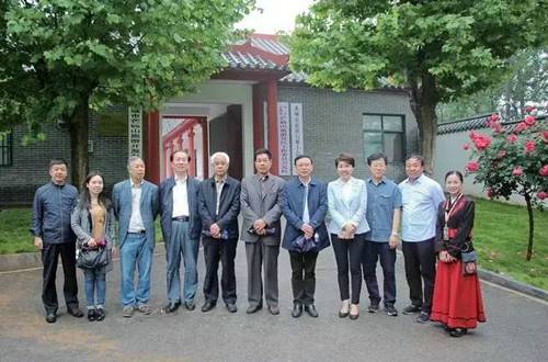 與會專家考察芒碭山漢梁王陵墓群遺址