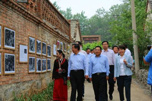 參觀小鎮攝影展