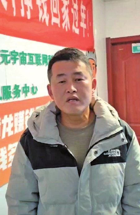 商丘代驾小哥逆火而上，徒手救出三人：害怕车爆炸，更害怕救