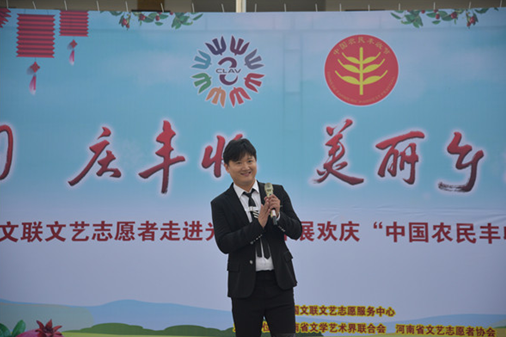 河南省文艺志愿者艺术家朱军演唱《红旗飘飘》