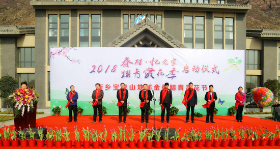 （新鄉(xiāng)寶泉會場，河南省旅游局副巡視員張建州宣布活動啟動）