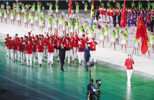 2021年9月15日，第十四届全运会开幕式，朱婷带领河南代表团入场