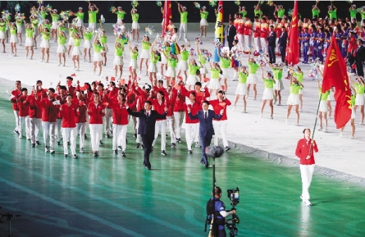 2021年9月15日,第十四届全运会开幕式,朱婷带领河南代表团入场