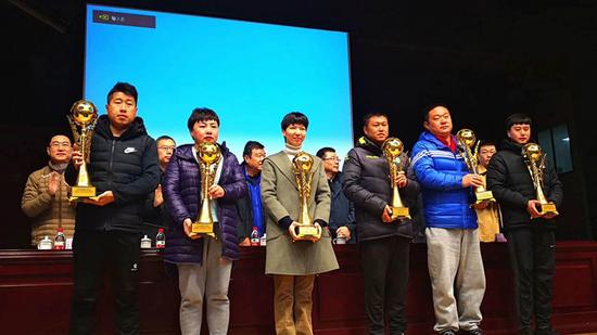 郑州全国特色足球学校=已达205所 完成三年发