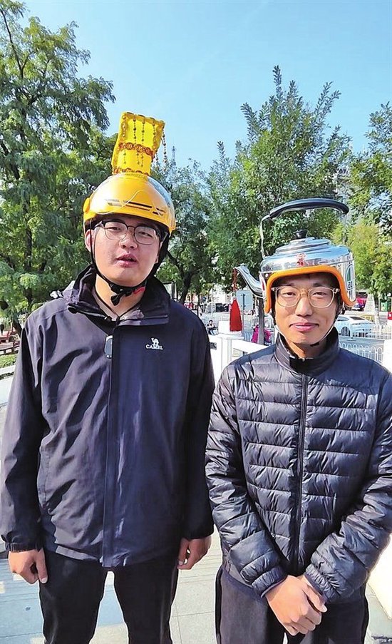 “秦始皇”（袁靖昂，左）和小壶（李钱深，右）