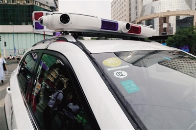警車頂部的新型抓拍設備有7個高清攝像頭