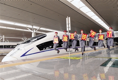 昨日，郑州到重庆始发高铁从郑州东站发车