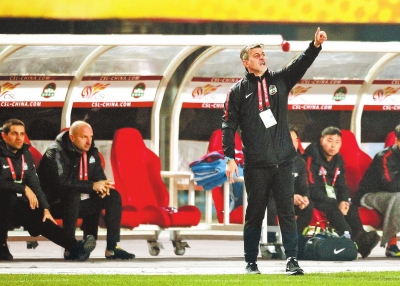 帥位堪憂，塔拉吉奇有點(diǎn)急。本報(bào)記者鄧放攝