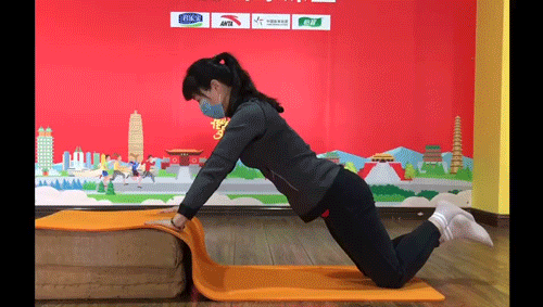 三,上斜俯卧撑 6组每组10个