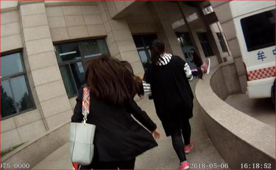 ֣��ĸŮ����Ů��;��ͻ����� ů�н�����������