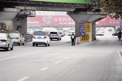 昨日，高阳桥通行顺畅。 郑报融媒记者 白韬 图