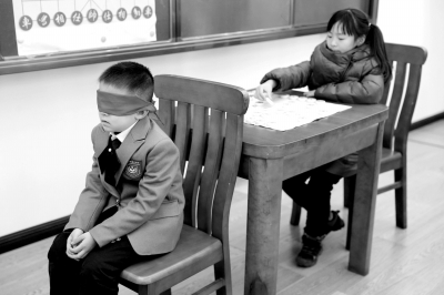 与棋社的小伙伴对弈