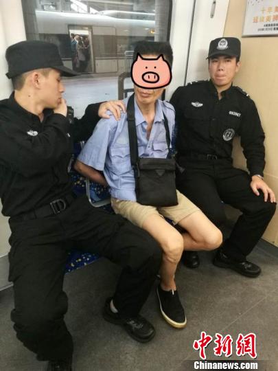 拉客仔丁某被警方抓獲　李曉英　攝