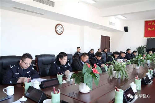 平安守护:镇平警方扎实开展平安夜、圣诞节安