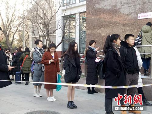 中國傳媒大學2018年藝術類本科專業招生考試北京考點現場。袁秀月 攝