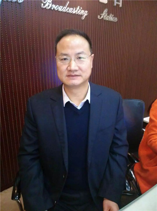 南阳市工商局副局长赵天玉带队值班《行风热线